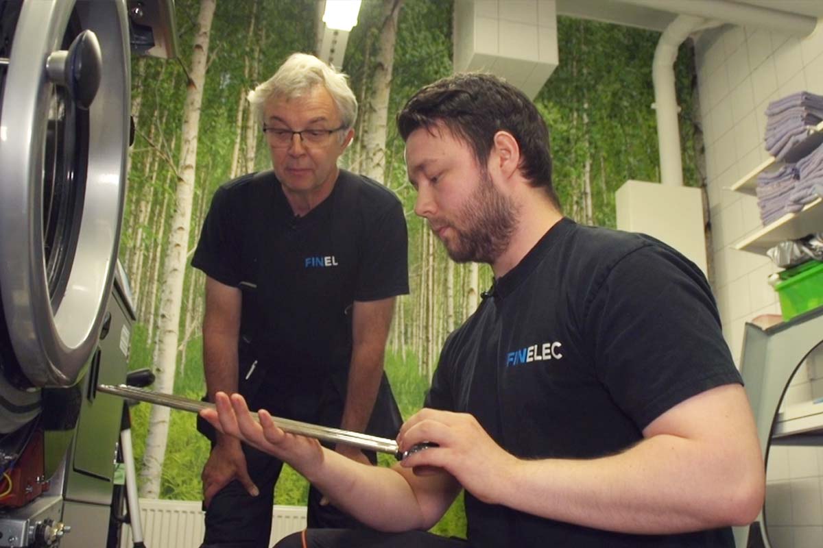 Servicetekniker på Finelec